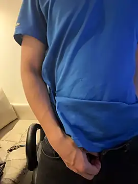 AdrianRinaldi online show from December 3, 2025, 8:08 pm