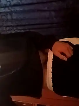 santiidamm online show from December 18, 2025, 4:06 am