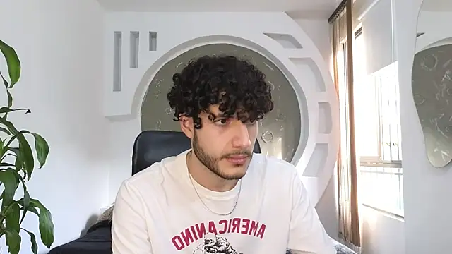 Snapshot of Rafael_Mendezz chatting on October 10, 2025, 9:04 pm Rafael Mendezz online show from October 10, 2025, 9:04 pm