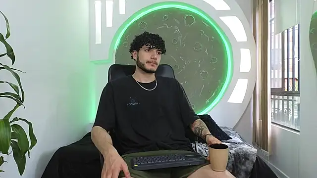 Snapshot of Rafael_Mendezz chatting on October 17, 2025, 9:27 pm Rafael Mendezz online show from October 17, 2025, 9:27 pm