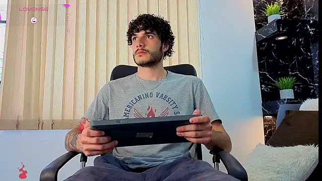 Snapshot of Rafael_Mendezz chatting on December 2, 2025, 8:32 pm Rafael Mendezz online show from December 2, 2025, 8:32 pm