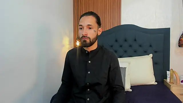 Hisoka 011 online show from February 10, 2026, 7:24 pm