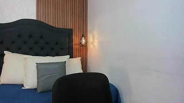 Hisoka 011 online show from April 13, 2026, 7:18 pm