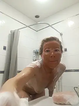 Snapshot of Julia_Giulia chatting on November 16, 2025, 2:16 am Julia Giulia online show from November 16, 2025, 2:16 am