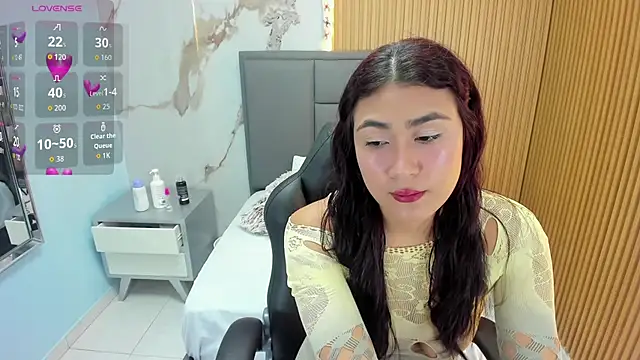 Snapshot of TIFFANY_BELLO chatting on November 24, 2025, 10:32 pm TIFFANY BELLO online show from November 24, 2025, 10:32 pm