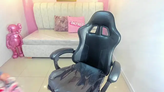 ambar fox s online show from January 11, 2026, 3:02 am