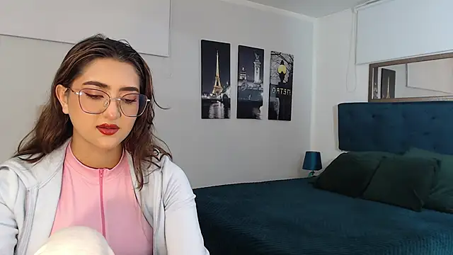 madame lottie online show from October 27, 2025, 12:39 pm