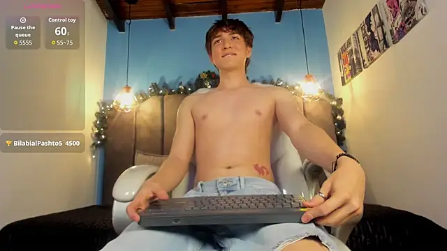 Snapshot of Oscar_and_dani chatting on November 23, 2025, 3:38 am Oscar and dani online show from November 23, 2025, 3:38 am