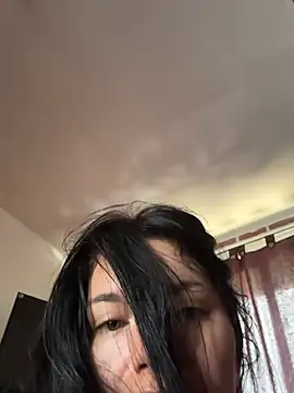 RoxanaBorns  online show from February 9, 2026, 4:16 pm