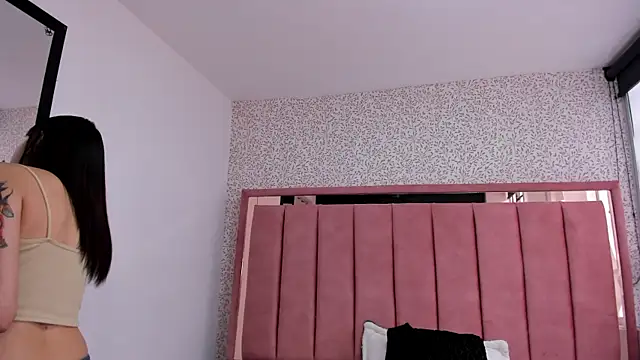 Hanna Lee   online show from November 12, 2025, 8:34 pm