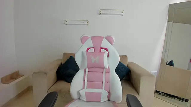 april smiith online show from November 21, 2025, 12:26 pm