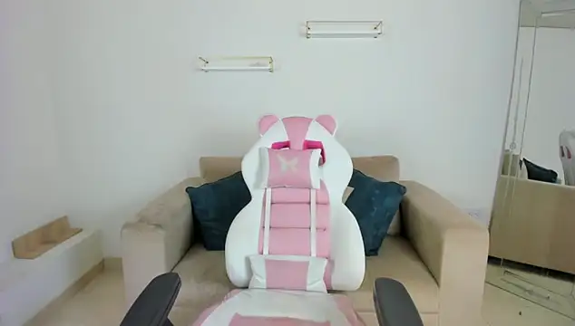 april smiith online show from January 16, 2026, 12:20 pm