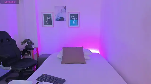 Anastasia lauren online show from December 4, 2025, 8:08 pm