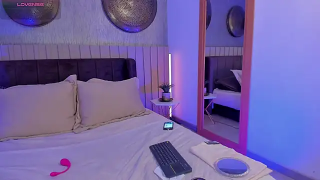 NaishaFord 1 online show from November 8, 2025, 3:21 am