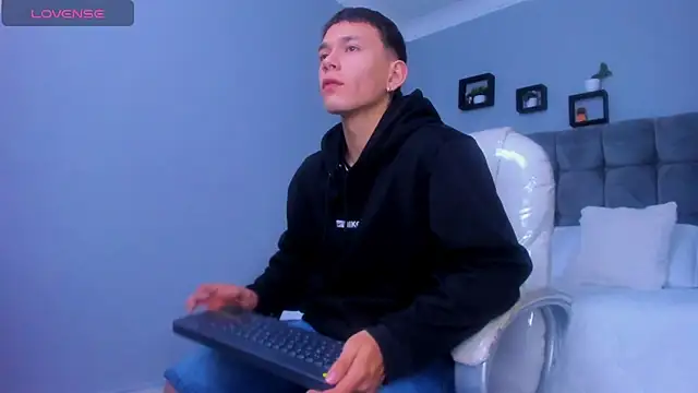 Thomas moon online show from December 3, 2025, 12:37 pm