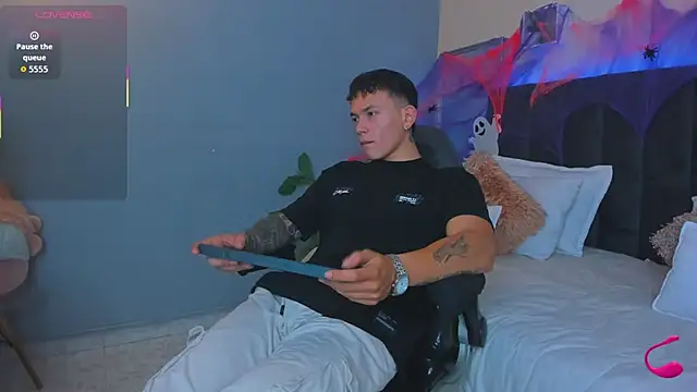 Thomas moon online show from October 24, 2025, 12:26 pm