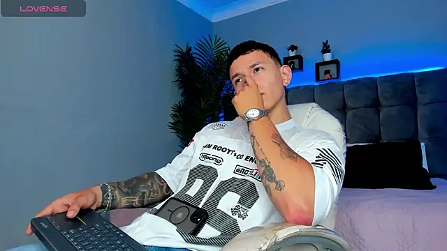 Thomas moon online show from April 20, 2026, 1:56 pm