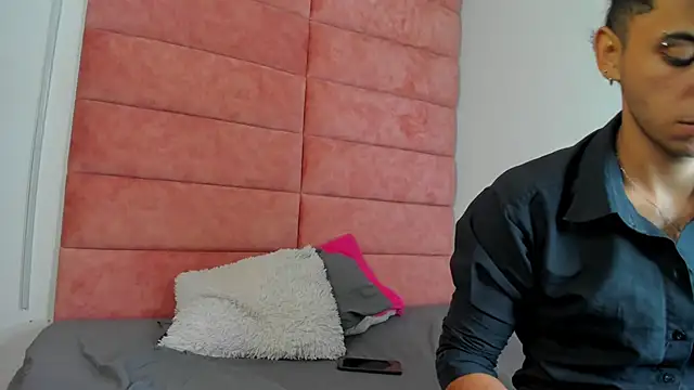 Snapshot of HellAndDante_ chatting on October 5, 2025, 11:17 pm HellAndDante online show from October 5, 2025, 11:17 pm