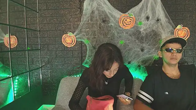 Snapshot of HellAndDante_ chatting on October 21, 2025, 11:48 pm HellAndDante online show from October 21, 2025, 11:48 pm