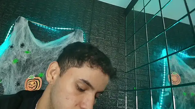 Snapshot of HellAndDante_ chatting on October 27, 2025, 10:22 pm HellAndDante online show from October 27, 2025, 10:22 pm