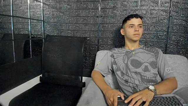 Snapshot of HellAndDante_ chatting on November 8, 2025, 12:58 am HellAndDante online show from November 8, 2025, 12:58 am