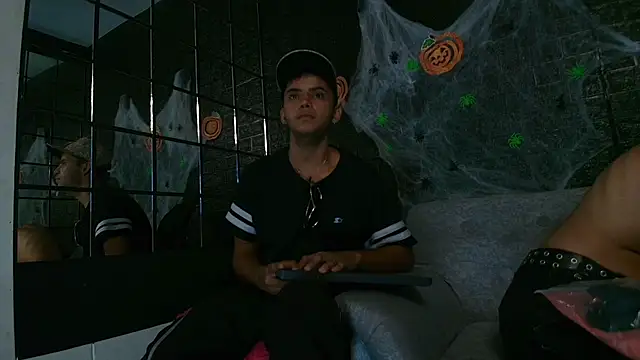 Snapshot of HellAndDante_ chatting on October 23, 2025, 11:25 pm HellAndDante online show from October 23, 2025, 11:25 pm