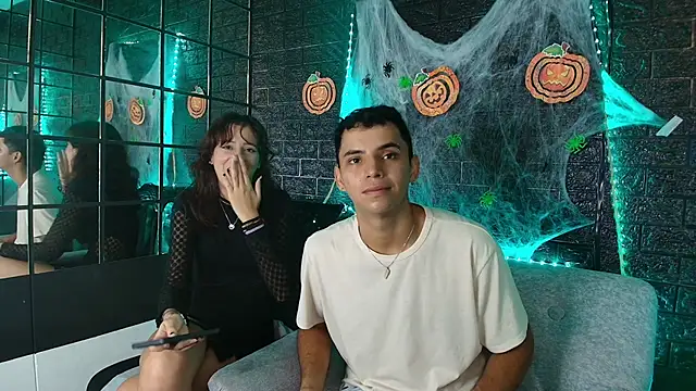 Snapshot of HellAndDante_ chatting on October 26, 2025, 12:00 am HellAndDante online show from October 26, 2025, 12:00 am