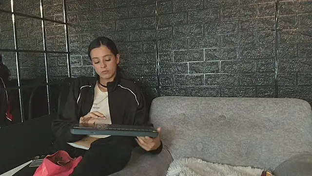 Snapshot of HellAndDante_ chatting on November 7, 2025, 2:49 am HellAndDante online show from November 7, 2025, 2:49 am