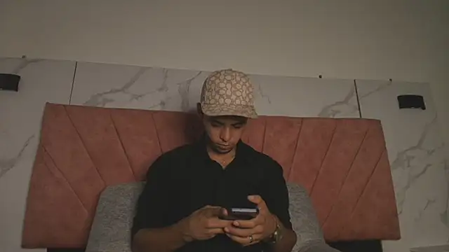 Snapshot of HellAndDante_ chatting on December 3, 2025, 9:31 am HellAndDante online show from December 3, 2025, 9:31 am