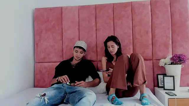 Snapshot of HellAndDante_ chatting on December 2, 2025, 9:27 pm HellAndDante online show from December 2, 2025, 9:27 pm