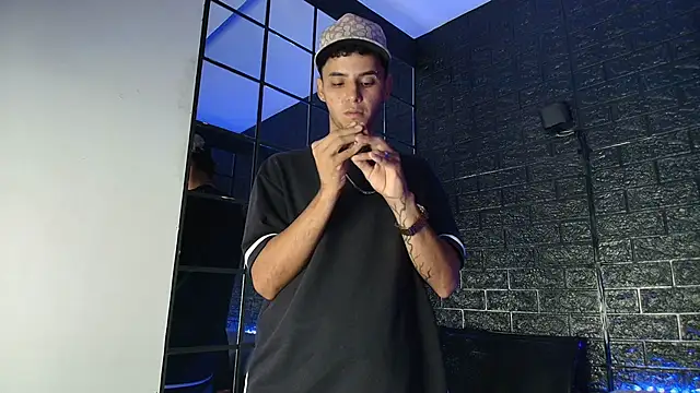 Snapshot of HellAndDante_ chatting on November 21, 2025, 1:37 am HellAndDante online show from November 21, 2025, 1:37 am