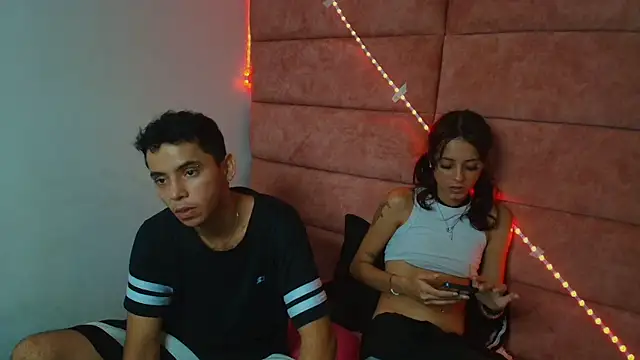 Snapshot of HellAndDante_ chatting on November 4, 2025, 2:59 am HellAndDante online show from November 4, 2025, 2:59 am