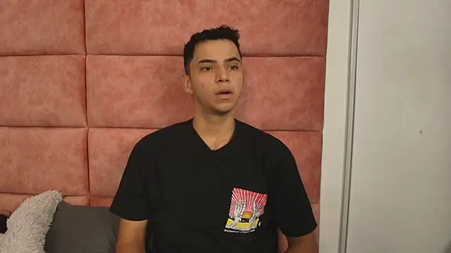 Snapshot of HellAndDante_ chatting on October 19, 2025, 11:18 pm HellAndDante online show from October 19, 2025, 11:18 pm