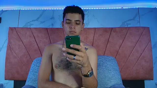 Snapshot of HellAndDante_ chatting on December 5, 2025, 4:11 am HellAndDante online show from December 5, 2025, 4:11 am