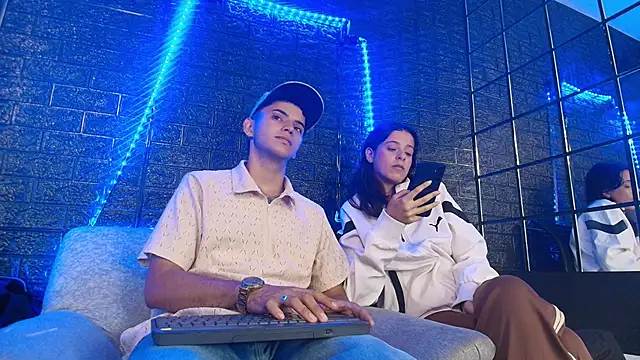 Snapshot of HellAndDante_ chatting on November 13, 2025, 10:24 pm HellAndDante online show from November 13, 2025, 10:24 pm