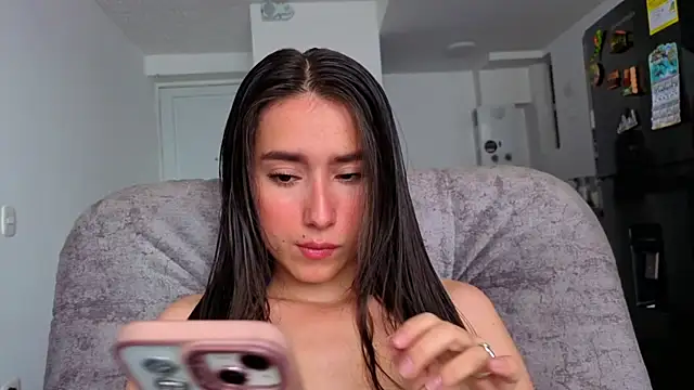 Adhara Kitten online show from April 20, 2026, 1:56 pm