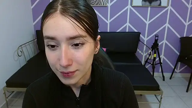 Adhara Kitten online show from December 4, 2025, 2:16 pm