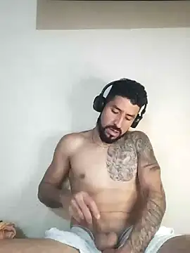 Snapshot of Alexsexygamer chatting on October 31, 2025, 1:35 am Alexsexygamer online show from October 31, 2025, 1:35 am