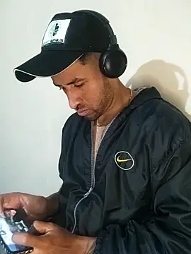 Snapshot of Alexsexygamer chatting on November 6, 2025, 12:42 pm Alexsexygamer online show from November 6, 2025, 12:42 pm