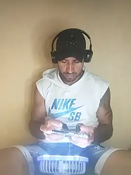 Snapshot of Alexsexygamer chatting on November 13, 2025, 3:10 am Alexsexygamer online show from November 13, 2025, 3:10 am