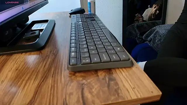 Terraelowen online show from December 4, 2025, 11:31 am