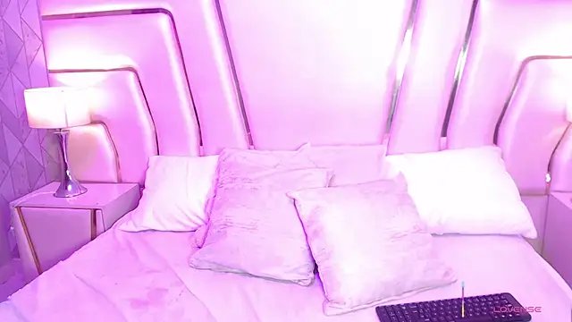 Sofia Stanley online show from November 27, 2025, 11:54 am