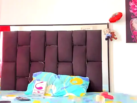 Snapshot of xamila_muaa chatting on October 31, 2025, 2:02 pm xamila muaa online show from October 31, 2025, 2:02 pm