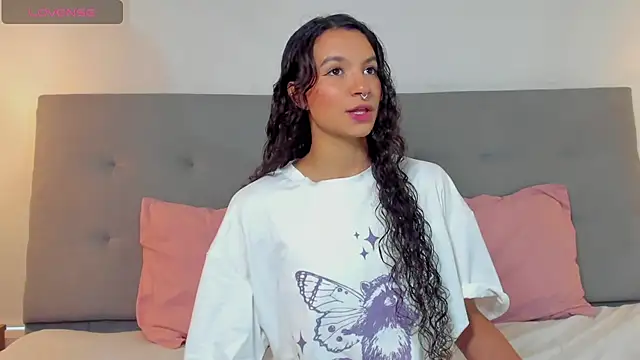 Snapshot of Luna_Claire chatting on November 17, 2025, 4:22 pm Luna Claire online show from November 17, 2025, 4:22 pm