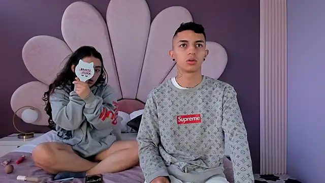 Snapshot of NickandAbby_ chatting on October 24, 2025, 11:42 am NickandAbby online show from October 24, 2025, 11:42 am