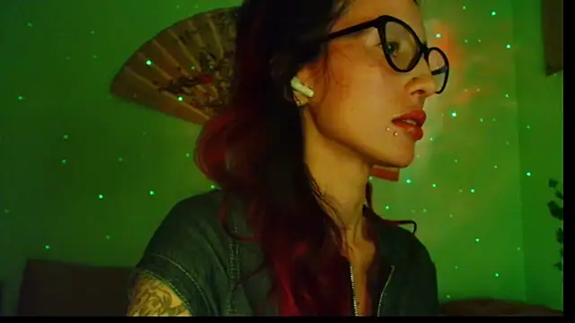 Snapshot of KiotoShine chatting on November 15, 2025, 7:40 pm KiotoShine online show from November 15, 2025, 7:40 pm