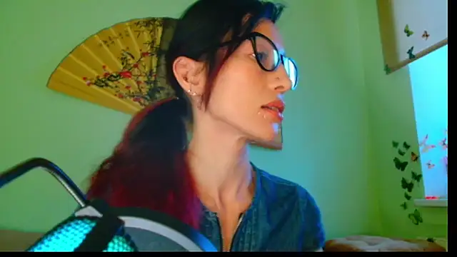 Snapshot of KiotoShine chatting on November 19, 2025, 1:00 pm KiotoShine online show from November 19, 2025, 1:00 pm