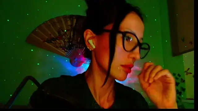 Snapshot of KiotoShine chatting on November 2, 2025, 7:41 pm KiotoShine online show from November 2, 2025, 7:41 pm