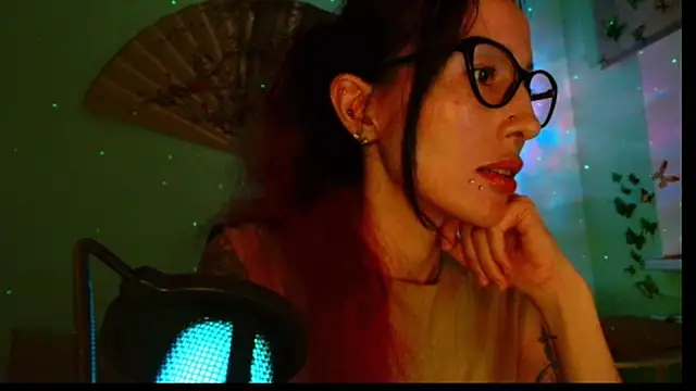 Snapshot of KiotoShine chatting on December 4, 2025, 4:39 pm KiotoShine online show from December 4, 2025, 4:39 pm