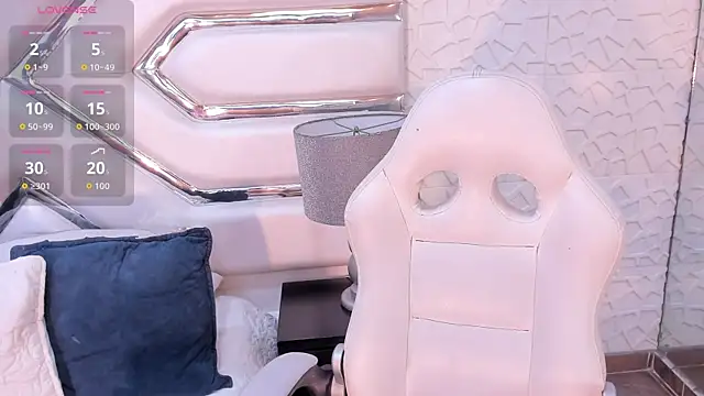 Snapshot of TatiLee chatting on November 12, 2025, 4:00 pm TatiLee online show from November 12, 2025, 4:00 pm